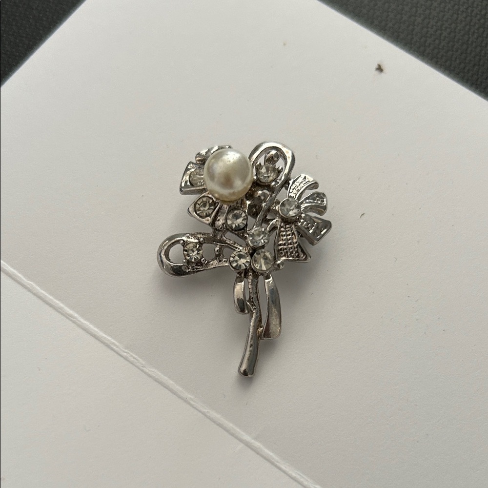 Elegant Silver Floral Brooch